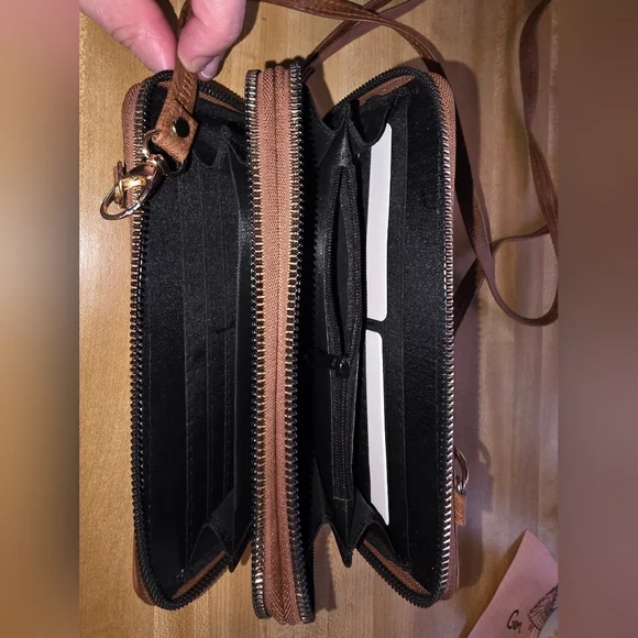 Darcy Marks Brown Leather Wristlet Clutch (PUR8) - Picture 14 of 14